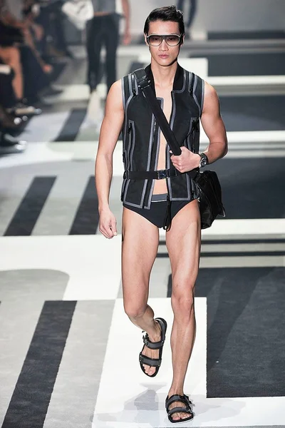 Look 24